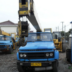 求購(gòu)16噸四節(jié)臂吊車，20B， 25噸吊車