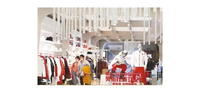 國內(nèi)運(yùn)動(dòng)品牌爭搶賽場外的“金牌”